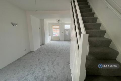 2 bedroom terraced house to rent, Trafalgar St, Ashton-Under-Lyne, OL7