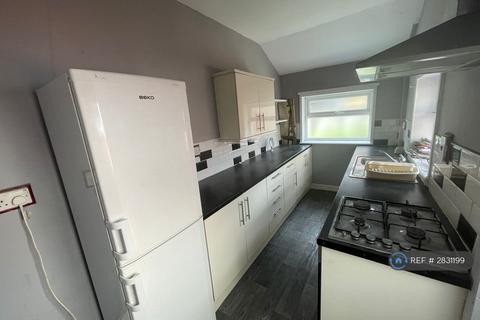 2 bedroom terraced house to rent, Trafalgar St, Ashton-Under-Lyne, OL7