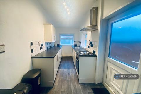 2 bedroom terraced house to rent, Trafalgar St, Ashton-Under-Lyne, OL7
