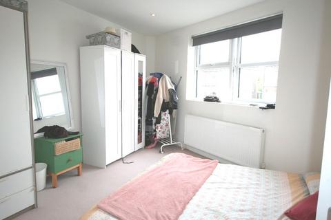 2 bedroom apartment to rent, Durnsford Road, London, SW19