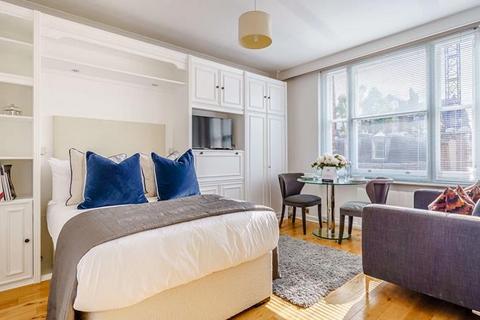 Studio to rent, Hill Street, Mayfair, London, W1J
