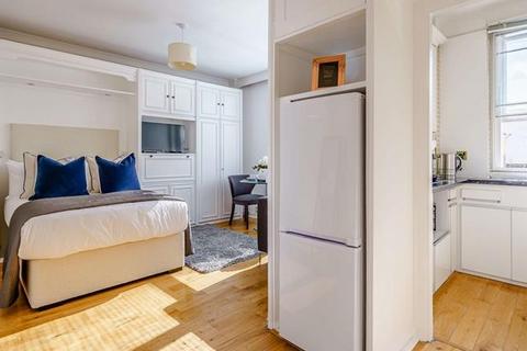 Studio to rent, Hill Street, Mayfair, London, W1J