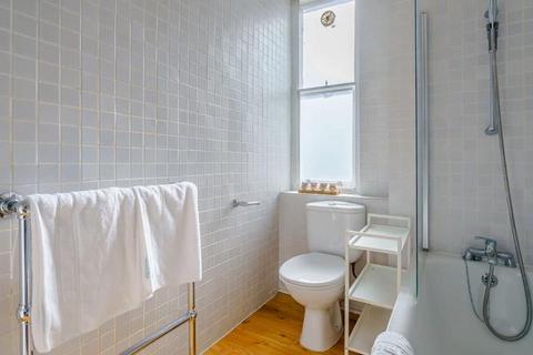 Studio to rent, Hill Street, Mayfair, London, W1J