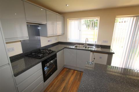 3 bedroom end of terrace house to rent, Clothier Street, Willenhall