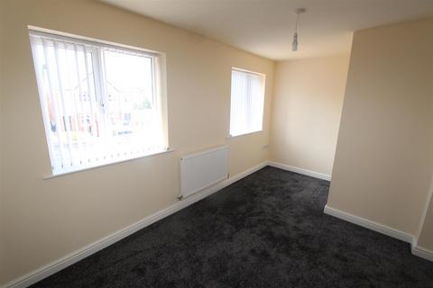 3 bedroom end of terrace house to rent, Clothier Street, Willenhall