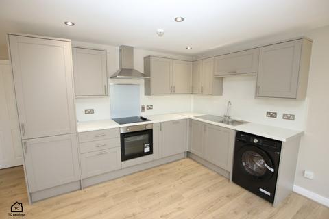 2 bedroom flat to rent, Withington Road, Whalley Range M16