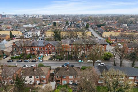 2 bedroom flat to rent, Withington Road, Whalley Range M16