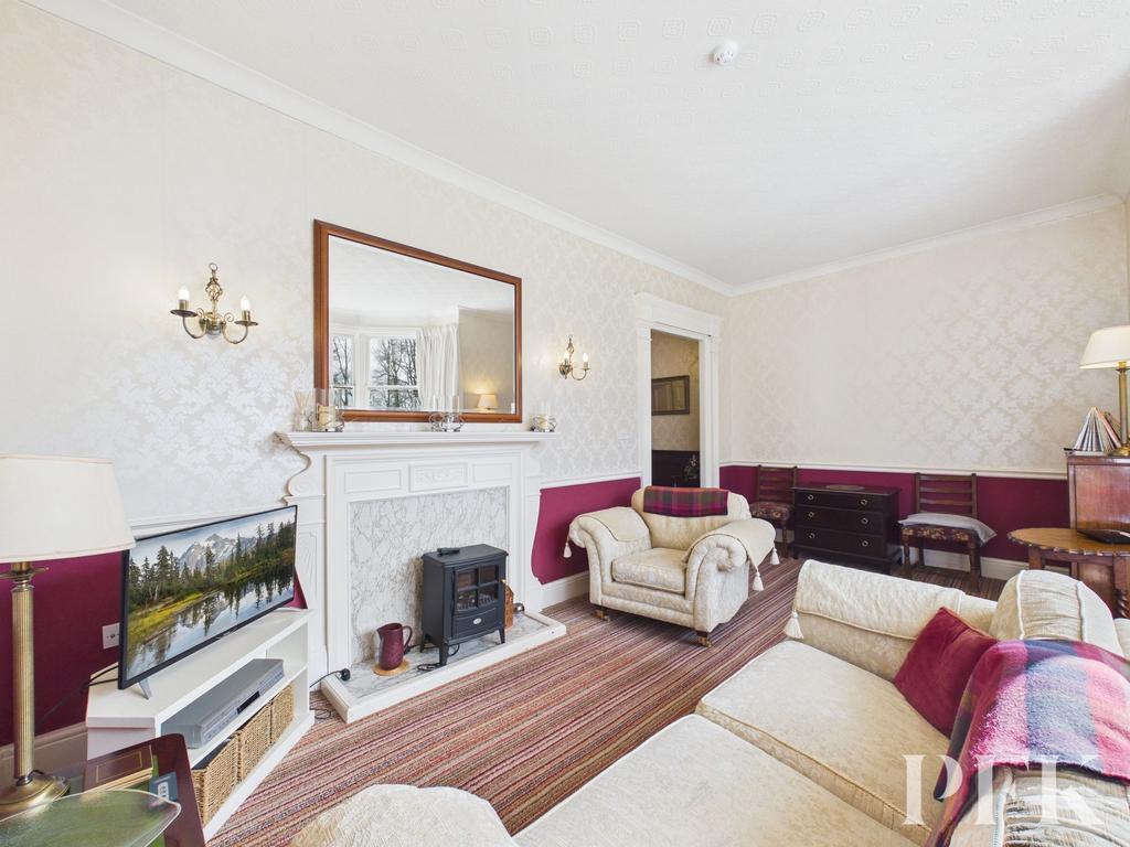 Living Room / Dining