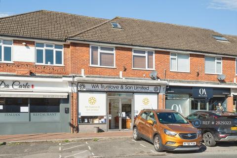 2 bedroom maisonette to rent, The St, Leatherhead, KT22