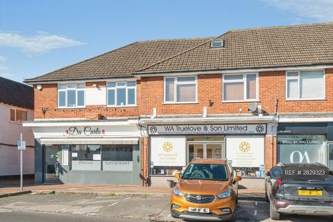 2 bedroom maisonette to rent, The St, Leatherhead, KT22