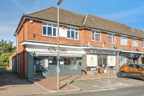 2 bedroom maisonette to rent, The St, Leatherhead, KT22
