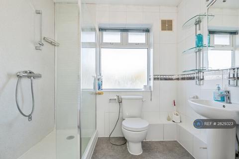 2 bedroom maisonette to rent, The St, Leatherhead, KT22