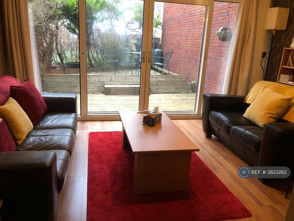 Lounge With South Facing Garden