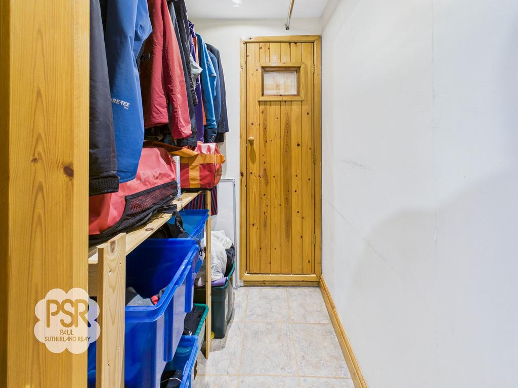 Walk in Wardrobe Leading to Sauna