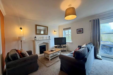 3 bedroom house to rent, Emmott Court, Colne, BB8