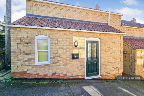 3 bedroom terraced house to rent, Playhouse Yard, Downham Market, PE38