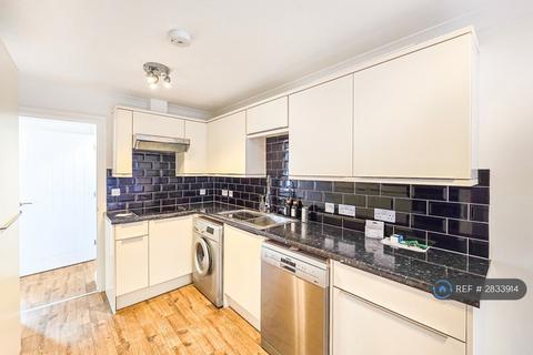 3 bedroom terraced house to rent, Playhouse Yard, Downham Market, PE38