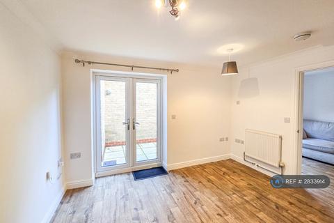 3 bedroom terraced house to rent, Playhouse Yard, Downham Market, PE38