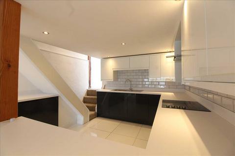 2 bedroom terraced house to rent, Leigh on Sea SS9