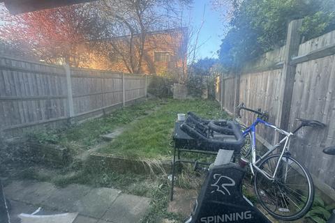 undefined, London SE25