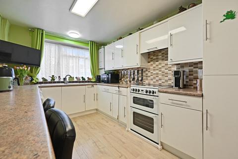 4 bedroom house for sale, Farrier Road
