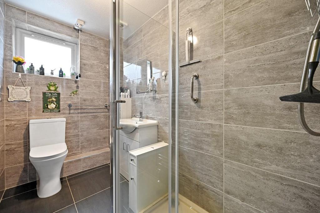 Farrier Road - Bathroom1 (1).jpg
