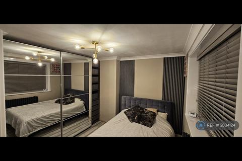 2 bedroom terraced house to rent, Castleton Road, London, SE9