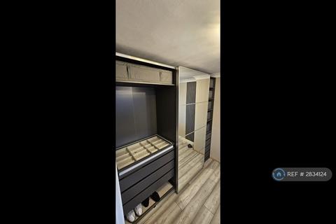 2 bedroom terraced house to rent, Castleton Road, London, SE9