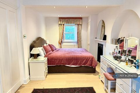 2 bedroom semi-detached house to rent, Highfield Road, London, NW11