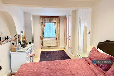 2 bedroom semi-detached house to rent, Highfield Road, London, NW11