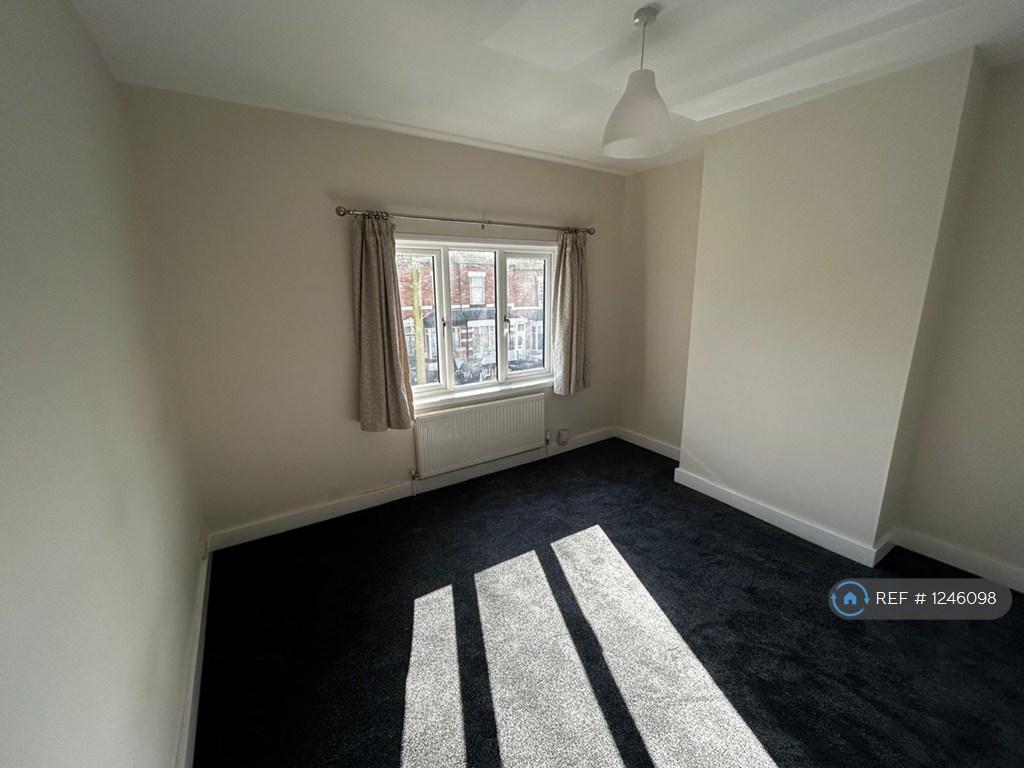 Master Bedroom - Double At Front Of House
