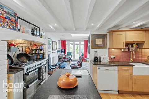 4 bedroom semi-detached house for sale, Watersplash Road, Shepperton