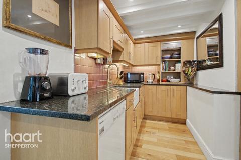 4 bedroom semi-detached house for sale, Watersplash Road, Shepperton