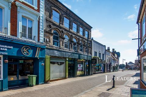 Studio to rent, High Street, Lowestoft, Suffolk, NR32