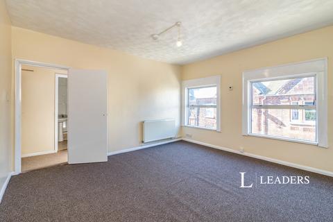 Studio to rent, High Street, Lowestoft, Suffolk, NR32