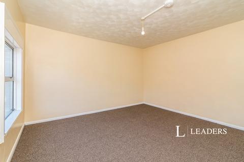 Studio to rent, High Street, Lowestoft, Suffolk, NR32