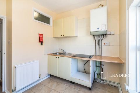 Studio to rent, High Street, Lowestoft, Suffolk, NR32