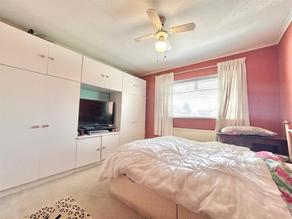 Bed 1.jpg
