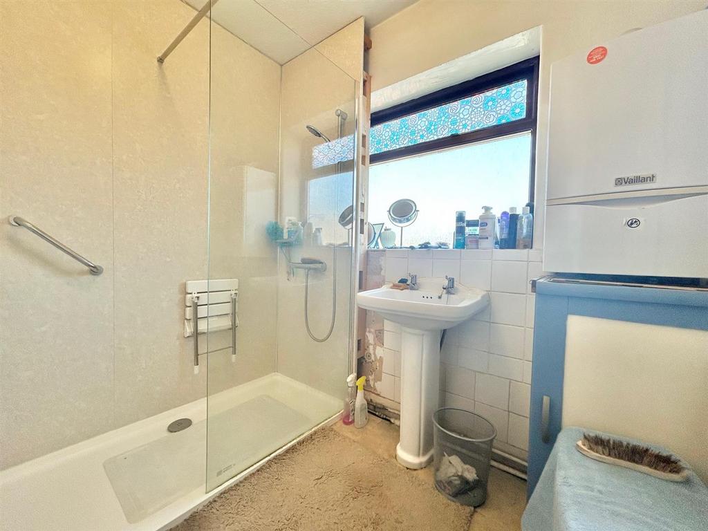 Shower Room.jpg