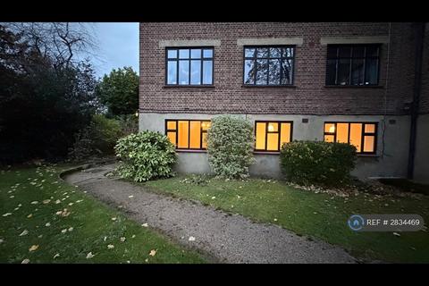 2 bedroom flat to rent, The Crescent, Surbiton, KT6