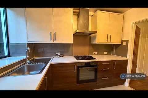 2 bedroom flat to rent, The Crescent, Surbiton, KT6