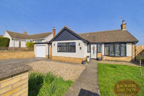 2 bedroom detached bungalow for sale, Watersmeet, Northampton, NN1 5SG