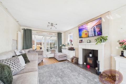 2 bedroom detached bungalow for sale, Watersmeet, Northampton, NN1 5SG