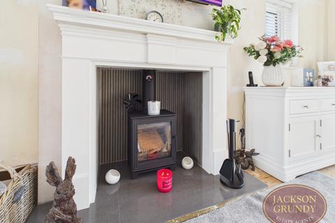 2 bedroom detached bungalow for sale, Watersmeet, Northampton, NN1 5SG