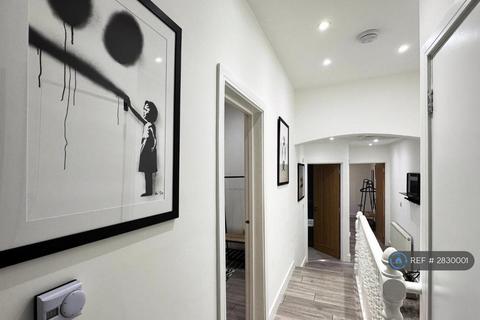 2 bedroom flat to rent, Harley Road, London, NW10