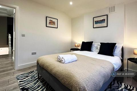 2 bedroom flat to rent, Harley Road, London, NW10