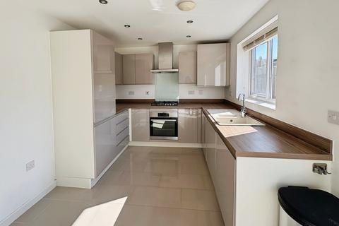3 bedroom terraced house to rent, Fotescue Road, Bishops Cleeve, Cheltenham, GL52