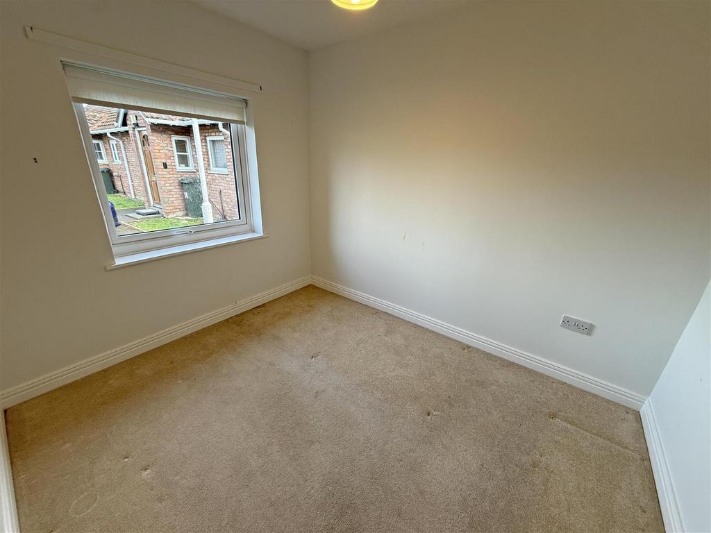 Bedroom 1.jpg