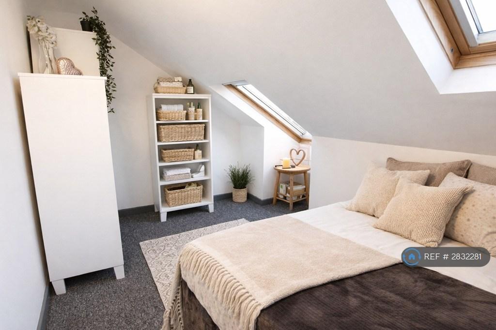 Bedroom 5 - Cosy Loft Space