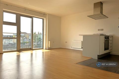 2 bedroom flat to rent, Queen Mary Avenue, London, E18
